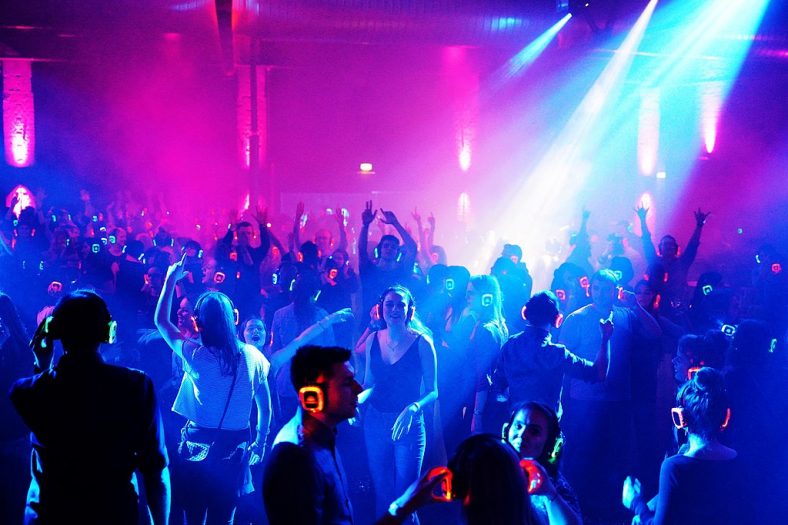 Silent Discos vs. Traditional Sound Systems: Which Is Better?